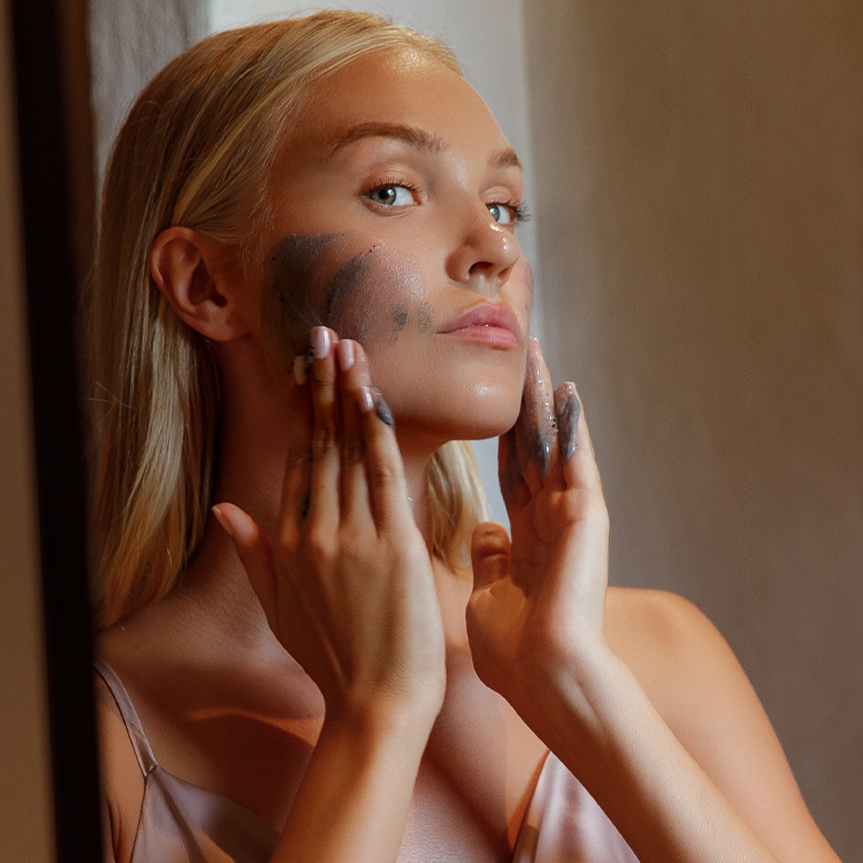 Black Exfoliator – Luxe Gezichtsscrub 75ml